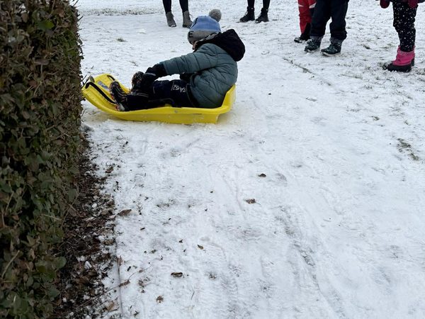 Zimní radovánky na školní zahradě