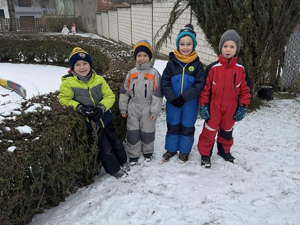 Zimní radovánky na školní zahradě