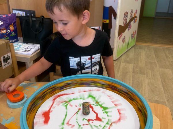 Projektový den: "Létající barvy"